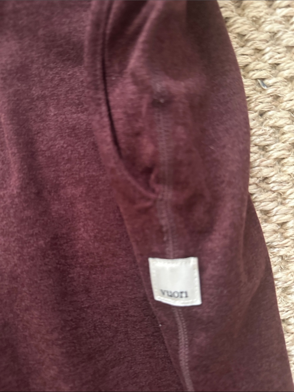 Vuori Maroon daily jogger with Logo Patch - Picture 2 of 4